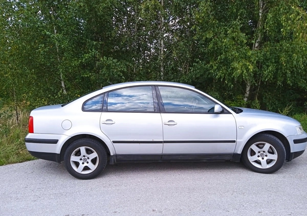 Volkswagen Passat cena 4800 przebieg: 368000, rok produkcji 1999 z Radom małe 79